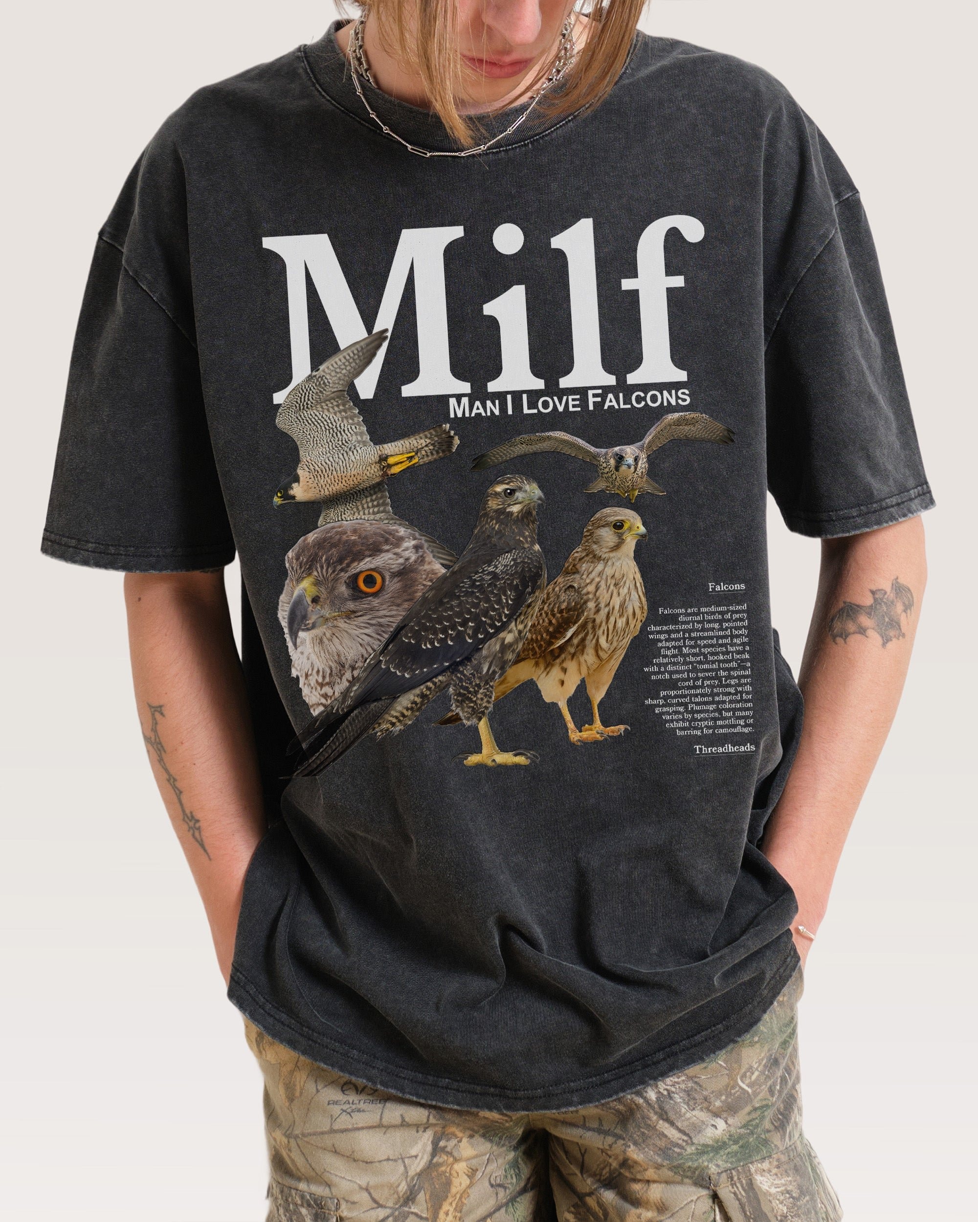 Man I Love Falcons Oversized Graphic T-Shirt - Unisex 90s Boxy Fit Cotton Tee